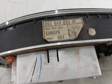AUDI 80 B4 1.9 TDI LICZNIK ZEGARY 893919033DF - zdjęcie 3