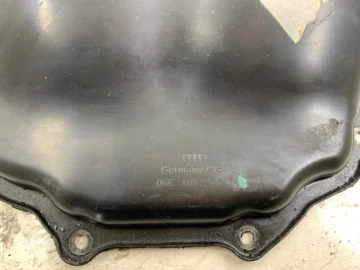 AUDI A6 C6 3.2 V6 FSI OSŁONA ROZRZĄDU PRAWA 06E109286F - zdjęcie 3