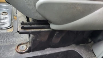 RENAULT TRAFIC II PODSTAWA FOTELA KIEROWCY