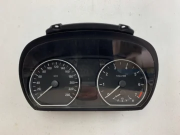 BMW E81 E87 2.0 B LICZNIK ZEGARY 9141468