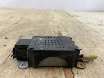 VW GOLF V MODUŁ FILTR PRZECIWZAKŁÓCENIOWY 5M0035570B