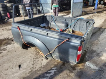 NISSAN NAVARA D22 PAKA ŁADUNKOWA BURTA
