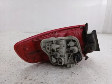 AUDI A3 8P SPORTBACK 5D LAMPA PRAWA TYŁ 8P4945096 - zdjęcie 2