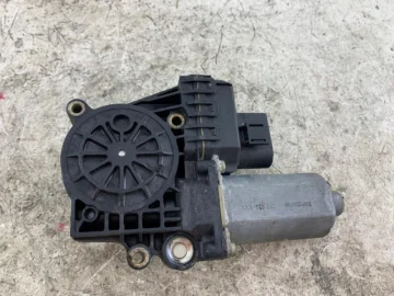 AUDI A6 C5 SILNICZEK SZYBY LEWY PRZÓD 0130821775 - zdjęcie 4