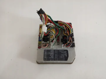 NISSAN MICRA K12 SKRZYNKA BEZPIECZNIKÓW MODUŁ UCH