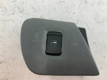 SKODA OCTAVIA I PRZEŁĄCZNIK PANEL SZYB PRAWY PRZÓD 1U1867186A