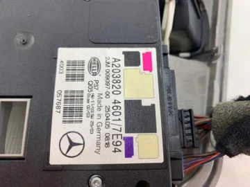 MERCEDES W203 OŚWIETLENIE KABINY LAMPKA WNĘTRZA A2038204601 - zdjęcie 3