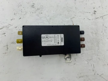 MERCEDES W169 WZMACNIACZ ANTENOWY A1698200089