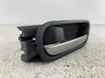 MAZDA 3 BL KLAMKA WEWNĘTRZNA TYŁ LEWA