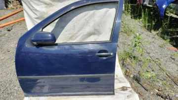 VW GOLF IV DRZWI LEWY PRZÓD NIEBIESKIE