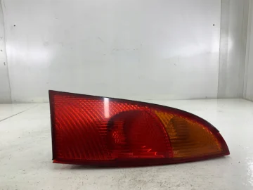 FORD FOCUS MK1 HB LAMPA PRAWA TYŁ