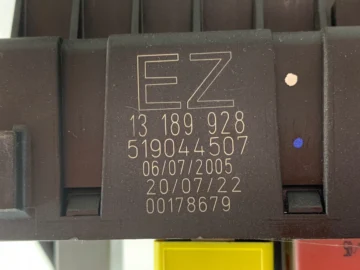 OPEL VECTRA C SKRZYNKA BEZPIECZNIKÓW + MODUŁ PDC 13189928 13181070 - zdjęcie 7