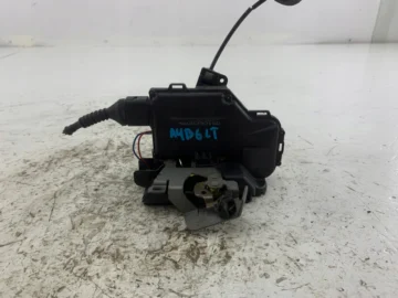 AUDI A4 B6 ZAMEK DRZWI LEWY TYŁ 4B0839015D