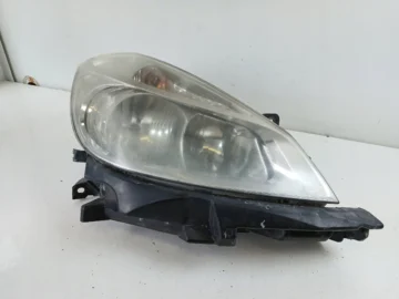 RENAULT CLIO III LAMPA PRAWA PRZÓD 8200943867