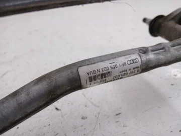 AUDI A3 8P LIFT MECHANIZM WYCIERACZKI PRZÓD 8P1955119F - zdjęcie 4
