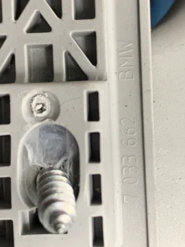 BMW E60 E61 RĄCZKA UCHWYT PODSUFITKI TYŁ 7033662 - zdjęcie 2