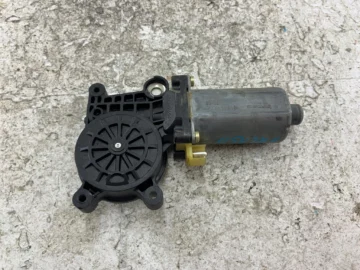 MERCEDES W168 SILNICZEK SZYBY PRAWY PRZÓD 0130821672