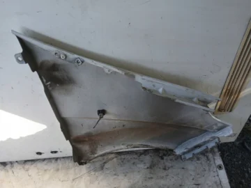 RENAULT TRAFIC II BŁOTNIK LEWY BIAŁY - zdjęcie 4