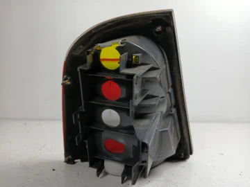 SKODA OCTAVIA I HB LAMPA PRAWA TYŁ - zdjęcie 3