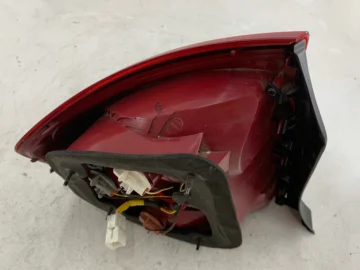 KIA CERATO I LAMPA LEWA TYŁ - zdjęcie 3