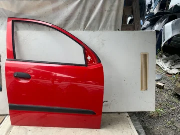 HYUNDAI i10 DRZWI PRAWE PRZÓD H4