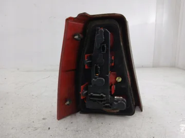 VW GOLF IV KOMBI LAMPA PRAWA TYŁ - zdjęcie 3