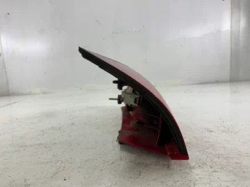 FORD FOCUS MK1 HB LAMPA PRAWA TYŁ - zdjęcie 3