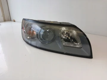 VOLVO V50 I S40 II LAMPA PRAWA PRZÓD XENON 30698890 - zdjęcie 3