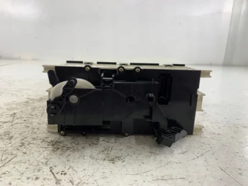 MERCEDES W168 PANEL KLIMATYZACJI 1688300485 - zdjęcie 2