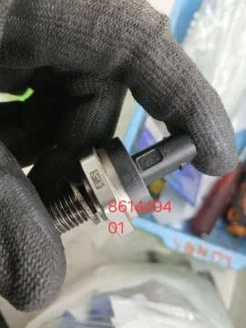 BMW F10 F11 F20 F30 2.0 D B47 CZUJNIK CIŚNIENIA OLEJU 8614494 - zdjęcie 3