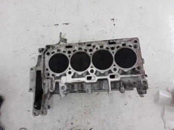 BMW F10 F11 F20 F30 2.0 D GŁOWICA SILNIKA B47 - zdjęcie 2
