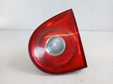 VW GOLF V HB LAMPA PRAWA TYŁ KLAPA 1K6945094E