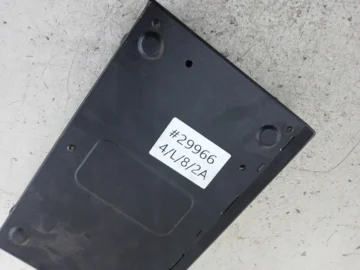 VOLVO V70 II ZMIENIARKA PŁYT CD 6 PŁYT 8622225 - zdjęcie 5