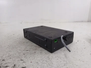 VOLVO V70 II ZMIENIARKA PŁYT CD 6 PŁYT 8622225 - zdjęcie 3