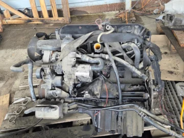 BMW E60 E61 2.5 D SILNIK GOŁY SŁUPEK Z POMPĄ WTRYSKOWĄ 256D2 M57T - zdjęcie 4