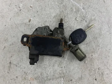 FORD FOCUS MK2 ZAMEK MASKI Q68BA