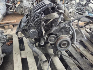 BMW E60 E61 2.5 D SILNIK GOŁY SŁUPEK Z POMPĄ WTRYSKOWĄ 256D2 M57T - zdjęcie 3