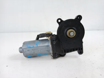 MERCEDES W168 SILNICZEK SZYBY LEWY PRZÓD 0130821673