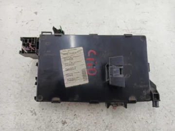RENAULT CLIO II SKRZYNKA BEZPIECZNIKÓW UCH 8200065817B