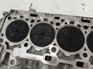 BMW F10 F11 F20 F30 2.0 D GŁOWICA SILNIKA B47 - zdjęcie 4