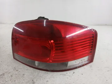 AUDI A3 8P 3D LAMPA PRAWA TYŁ TYLNA - zdjęcie 2