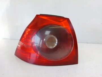 VW GOLF V HB LAMPA LEWA TYŁ 1K6945095E