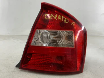 KIA CERATO I LAMPA LEWA TYŁ